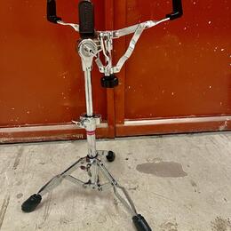  Ludwig LS 422ss. Stojan na bubínek. 