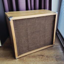 Dřevěný vintage kytarový reprobox 1x12