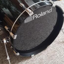 Basový buben Roland KD-200-MS.