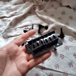 Tremolo na  Stratocaster Black (Squier limited Black edition