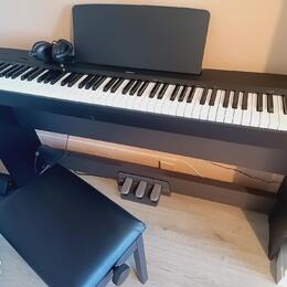 Přenosné digitální stage piano YAMAHA P-145B