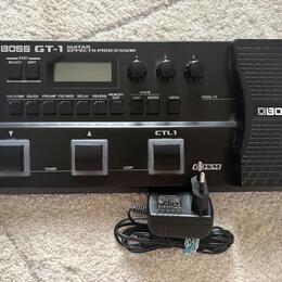 Multiefekt Boss GT-1