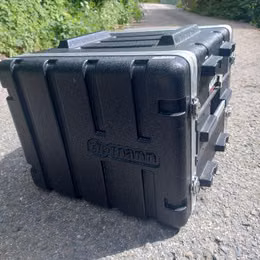 Prod&aacute;m rack 8U