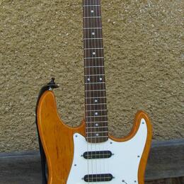 Stratocaster velká hlava,tělo jako Music Man