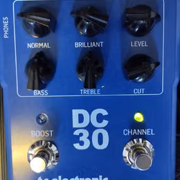 TC Elecronic DC 30 preamp a simul&aacute;tor apar&aacute;tu VOX