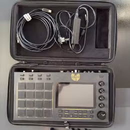 AKAI MPC Live 1 (custom skin a knoby, 256 GB SSD, pouzdro)