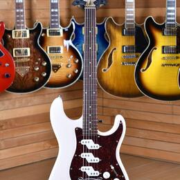 Prodám G&L Tribute Comanche (Olympic White, 2022)