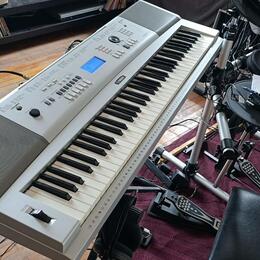 Klávesy Yamaha DGX 230