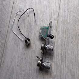 Elektronika z Squier Affinity Telecaster