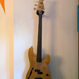 Unikátní Fender Acoustic Electric Precision Bass, Japan 1990