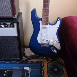 PROD&Aacute;M FENDER SQUIER Affinity Strat