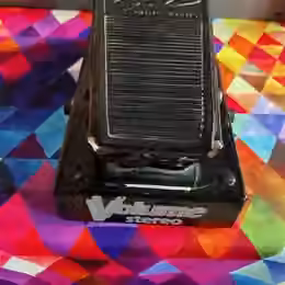VOLUME STEREO PED&Aacute;L