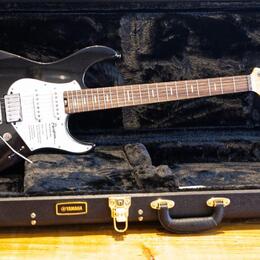 Yamaha Pacifica Professional PAC P12