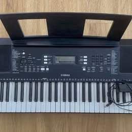 Yamaha kl&aacute;vesy PSR E363, kompletn&iacute; př&iacute;slu&scaron;entsv&iacute;, super stav
