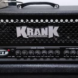 Černý kytarový kombozesilovač s nápisem KRANK AMPLIFICATION na přední mřížce. Na ovládacím panelu je modelové označení e.SST a přepínače pro KRANK CH…