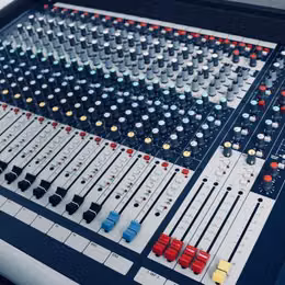 Mix&aacute;žn&iacute; pult Soundcraft GB2 + flight case 
