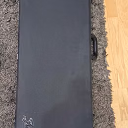 Kufr Fender Classic Series Blackout 