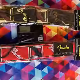 Prod&aacute;m 2 řemeny FENDER 