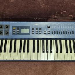Prodám syntezátor Yamaha CS1X
