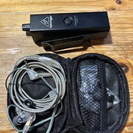 Shure 215+ Behringer P2
