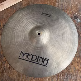 činel Medina 16" crash - praskl&yacute;