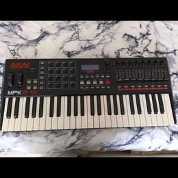  Studiové monitory JBL LSR305