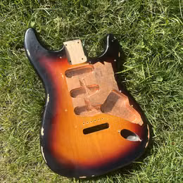 Stratocaster tělo 3 tone sunburst 