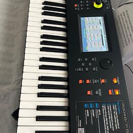 Yamaha MODX7 a transportni Yamaha bag na zada