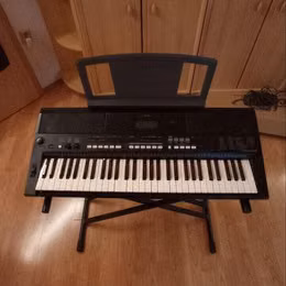 Yamaha PSR-E433 + stojan + adapt&eacute;r