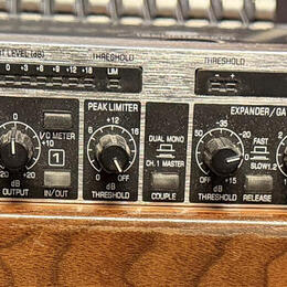 Behringer COMPOSER PRO MDX2200 – kompresor/limiter/gate