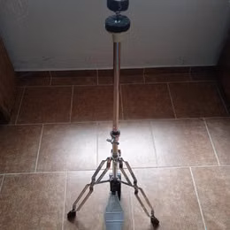 Levny hi-hat stojan