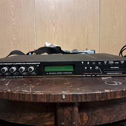 Peavey Tubefex + midi ovladač 