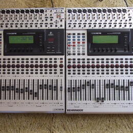 Dva digi mixy Behringer DDX 3216