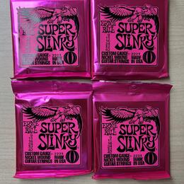 4× nové struny Ernie Ball Super Slinky 9–42 (2223)