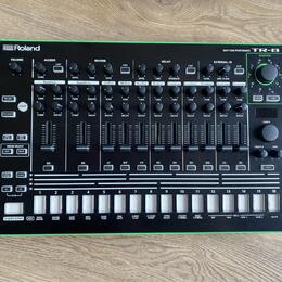 Roland TR8