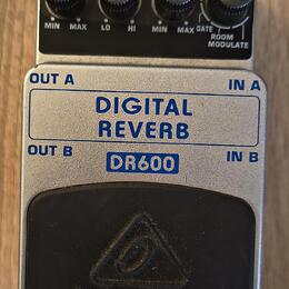 Behringer  DR600
