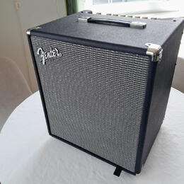 PRODÁM BASKYTAROVÉ KOMBO FENDER V ZÁRUCE
