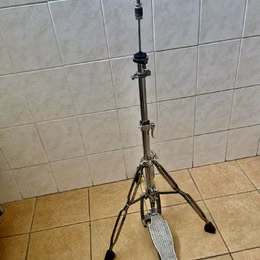 Tama hi hat.