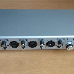 TASCAM SERIES 208i