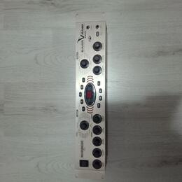BEHRINGER BASS V-AMP PRO 