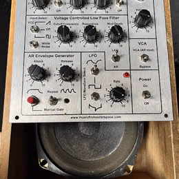 MFOS Noise Toaster &ndash; analogov&yacute; syntez&aacute;tor