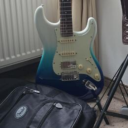 Fender Player Plus Stratocaster HSS + Pedals