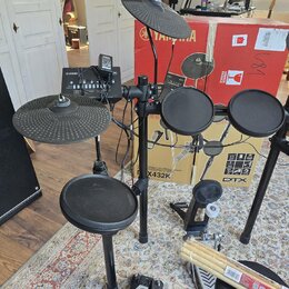 ** SOLD ** YAMAHA DTX432K - Drum kit - unused present
