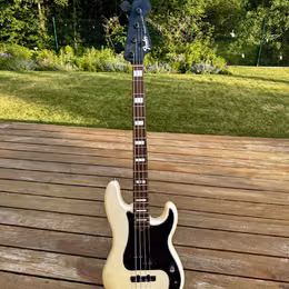Fender Duff McKagan Deluxe Precision Bass