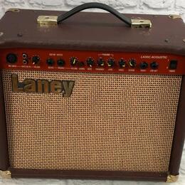 Kombo pro elektroakustické nástroje LANEY LA30C 