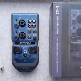 Zoom U-44