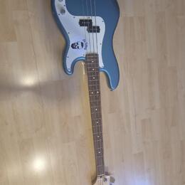 Fender Precision Bass