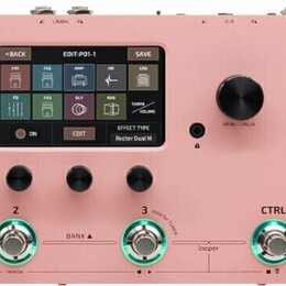 Růžový kytarový procesor Hotone Ampero s digitálním displejem a ovládacími knoflíky. Na horní části je nápis AMPERO Amp Modeler / Effects Processor a…