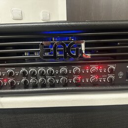 Černý kytarový kombozesilovač s nápisem ENGL na předním mřížkovém panelu a označením SAVAGE 120 MARK II v pravém horním rohu. Přední panel obsahuje ř…