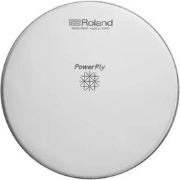 Bílá kruhová bubenová membrána. V horní části je nápis Roland a pod ním text MESH HEAD made by REMO. Uprostřed je uveden název PowerPly doplněný o gr…